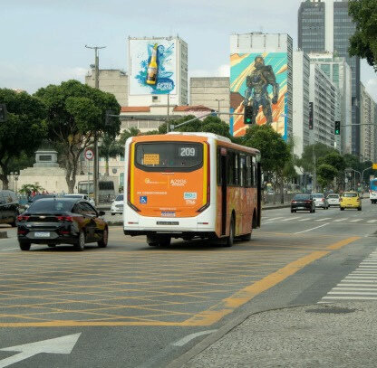 Empena — Av. Marechal Floriano, 199