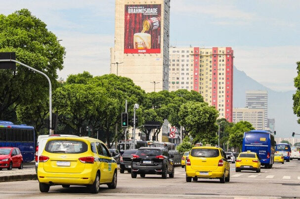 Empena — Av. Presidente Vargas, 1.733 (sentido Zona Norte)